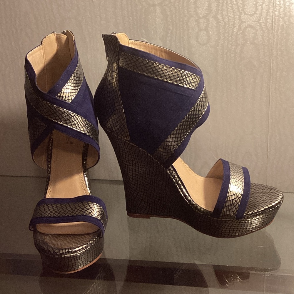Shoe Dazzle Blue and Silver Snakeskin Wedges SZ $19.